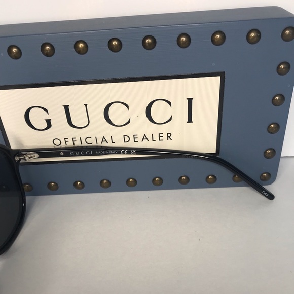 New- GUCCI GG1156S-001 57 Acetate Black-Grey
Sunglasses - Picture 14 of 17